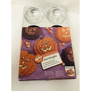 Wilton MINI PUMPKINS Cake Pan 6 Cavity Mold New Halloween Muffin #2105-1499